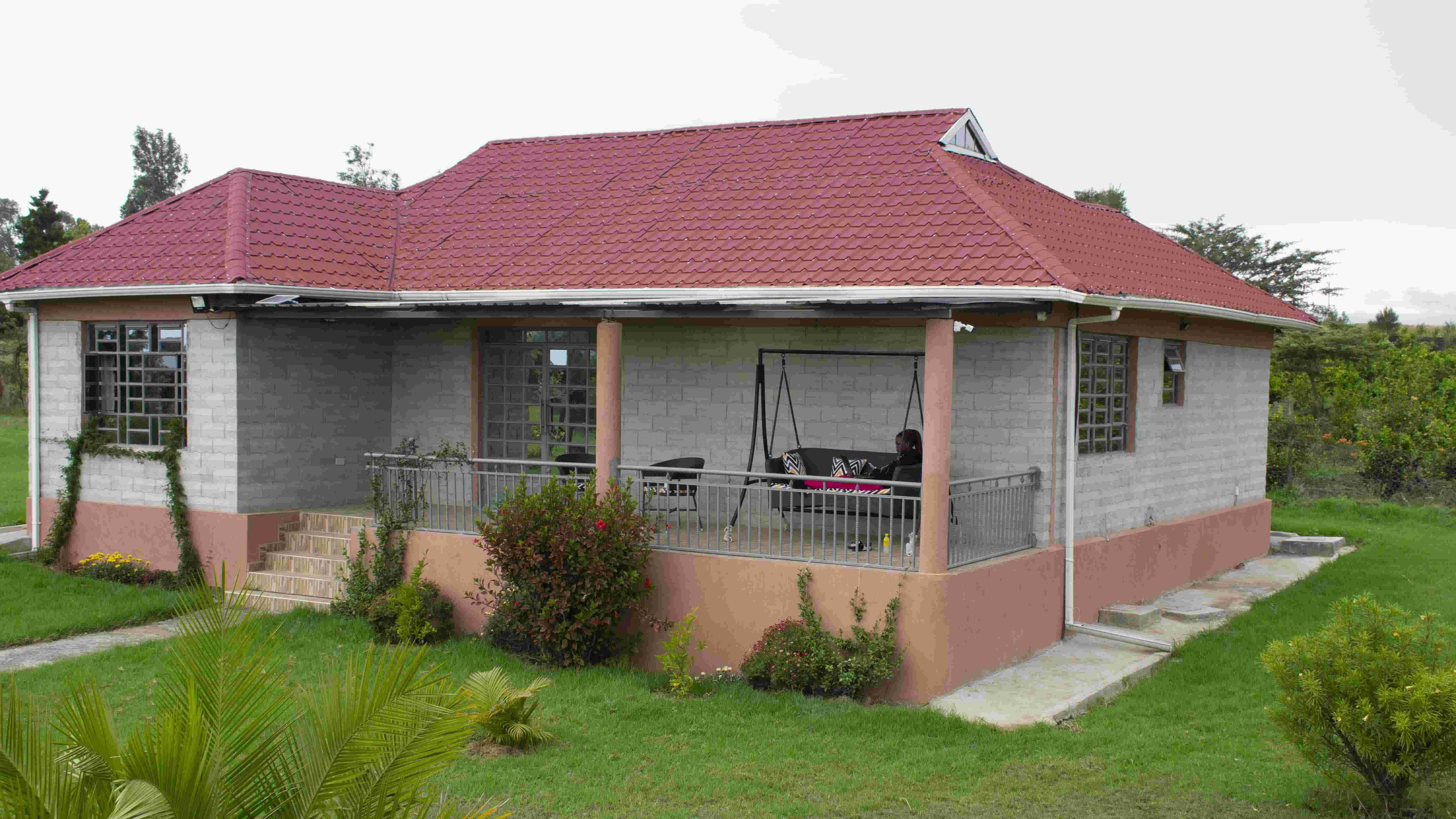 Cozy 3-bedroom cottage with Mount Kenya views and spacious outdoor living areas